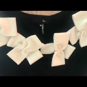 Beautiful black sweater with Bows